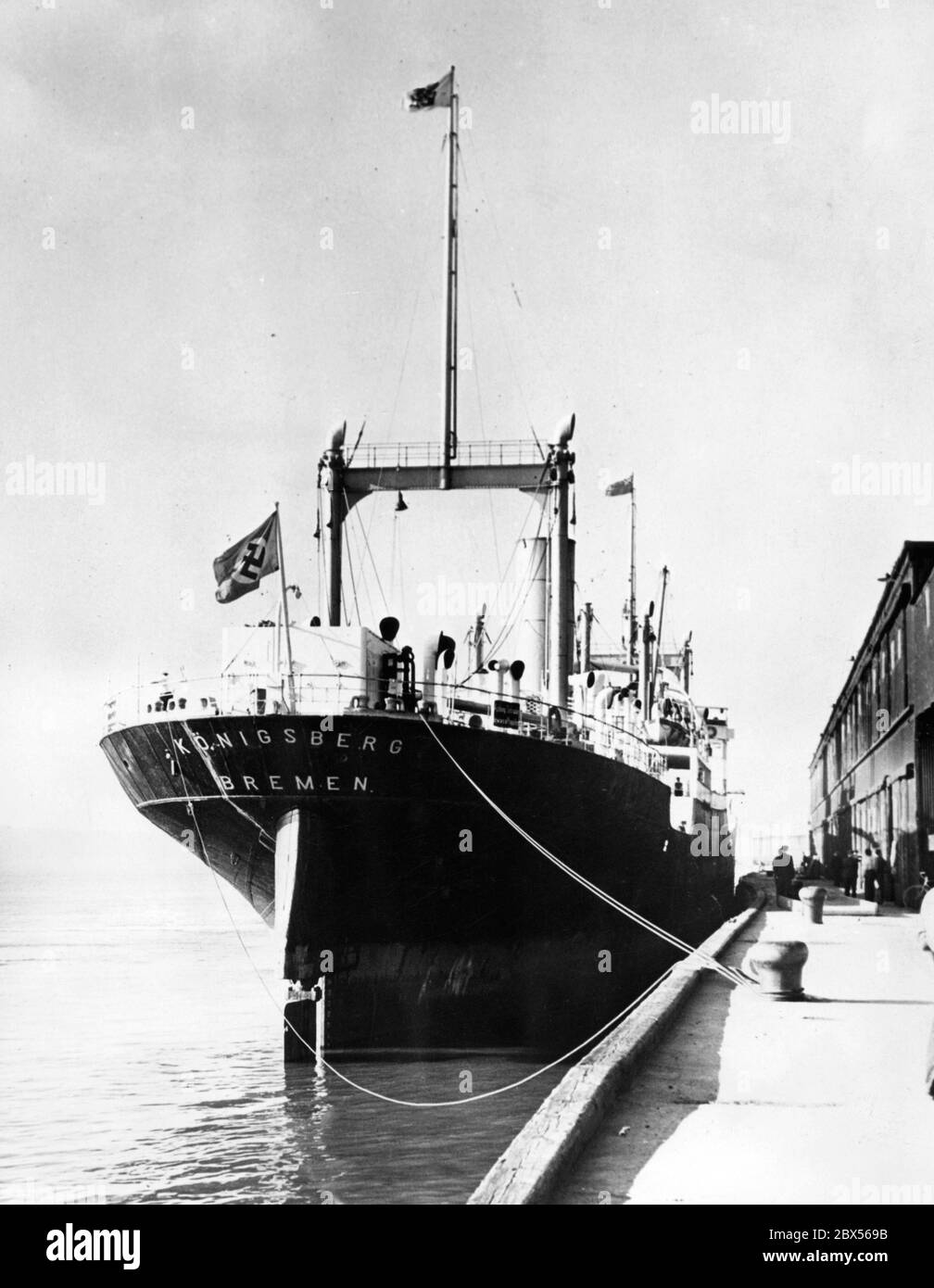 Das deutsche Handelsschiff "Koenigsberg" aus der Hansestadt Bremen liegt im Hafen von Quebec. Nach Hitlers Befehl an alle deutschen Schiffe, in ihre Heimathäfen zurückzukehren, ging der Königsberg auch ohne ihre bereits bezahlte Fracht (Zinkoxid für eine Montrealer Firma) und wurde anschließend von der kanadischen Marine zurückgegeben. Stockfoto