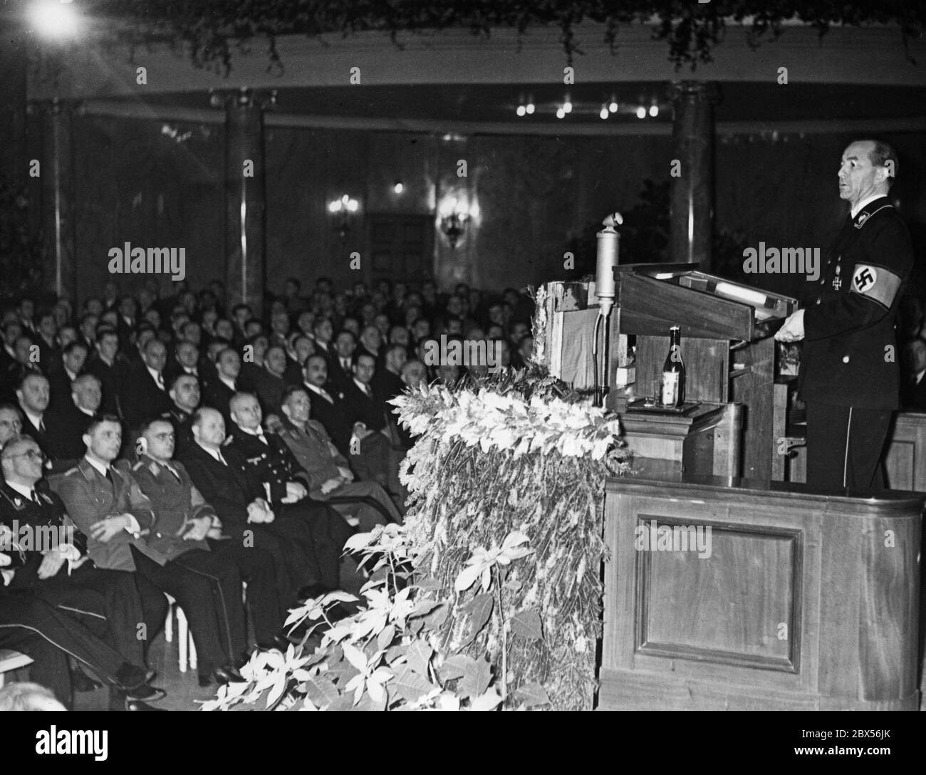 Reichspressechef Otto Dietrich hält eine Rede vor den deutschen Studierenden im neuen Auditorium der Friedrich-Wilhelms-Universität Berlin. Stockfoto