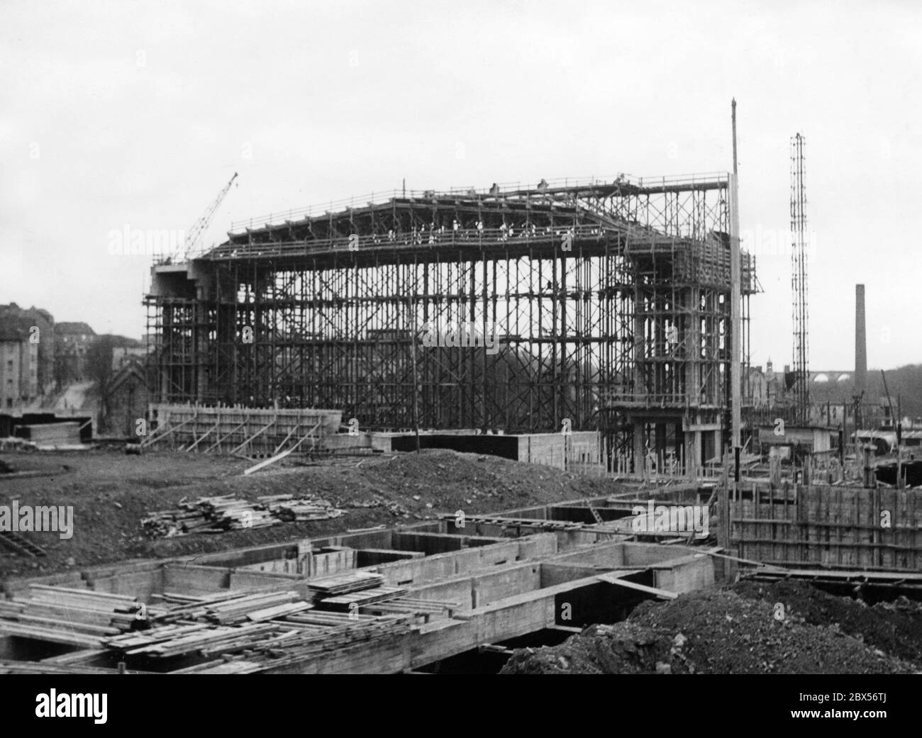 Die Baustelle für den Bau der Großen Halle am Adolf-Hitler-Platz. Stockfoto