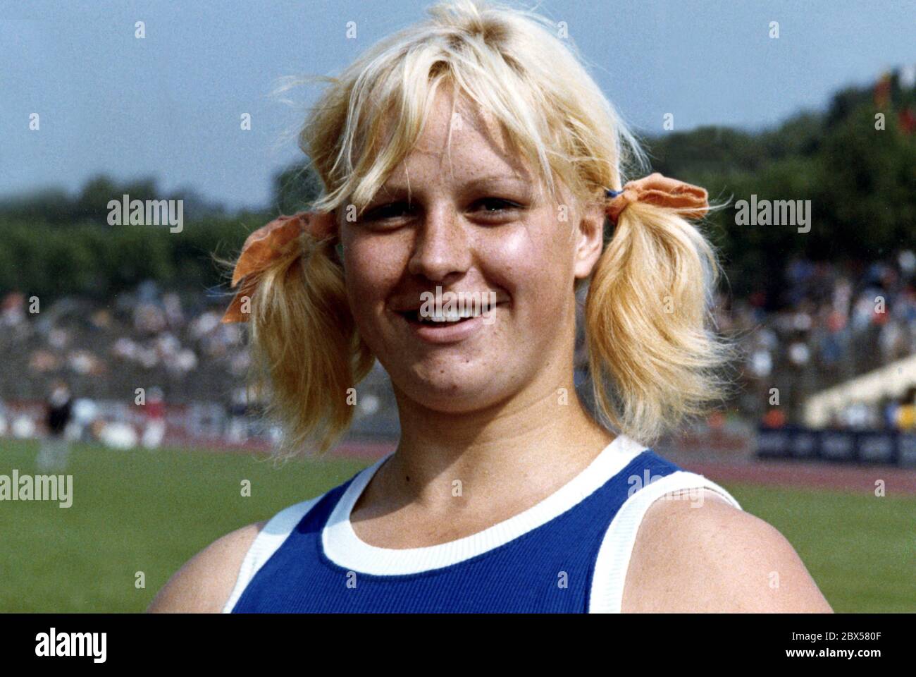 Ilona Slupianek, geboren 24.09.1956 in Schoknecht. Eine ostdeutsche Athletin, Olympiasiegerin bei den Olympischen Spielen 1980 in Moskau im Frauenschoss. 1977 wurde sie als erste ostdeutsche Sportlerin auf Doping positiv getestet und für ein Jahr gesperrt. Zwischen 1976-1986 Vertreterin der Volkskammer. Portraitfoto von 1973 als Sieger der Junioren-Europameisterschaft in Duisburg. Stockfoto