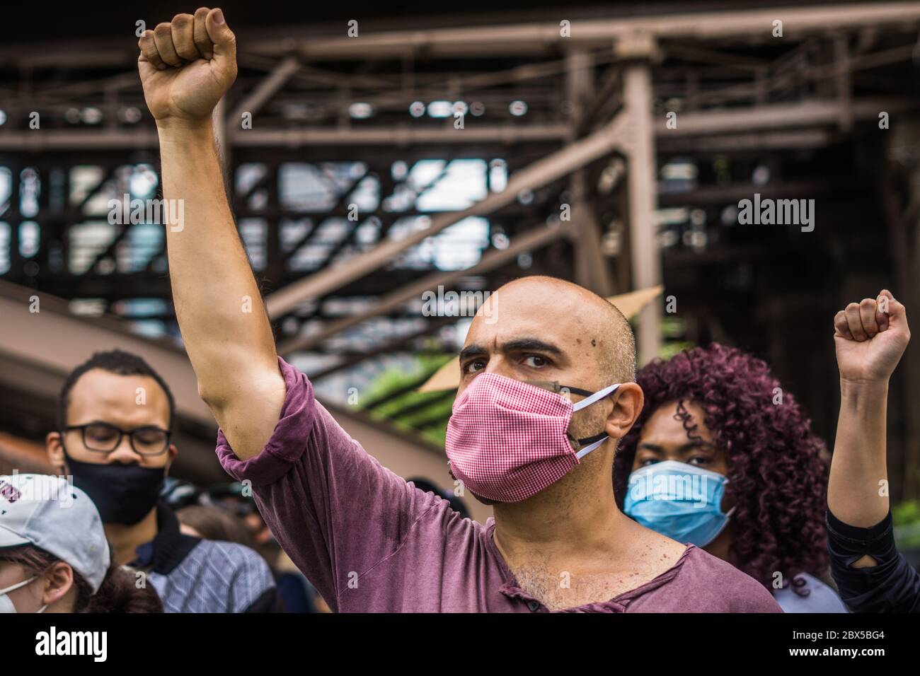 Schwarze Leben sind wichtig Protestler fordern Rassengerechtigkeit und alle Polizei zur Verantwortung gezogen werden für Brutalität und Rassenprofilierung. Stockfoto