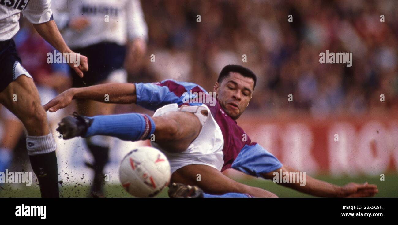 Paul McGrath Aston Villa - Saison 1991-1992 Foto von Tony Henshaw Stockfoto