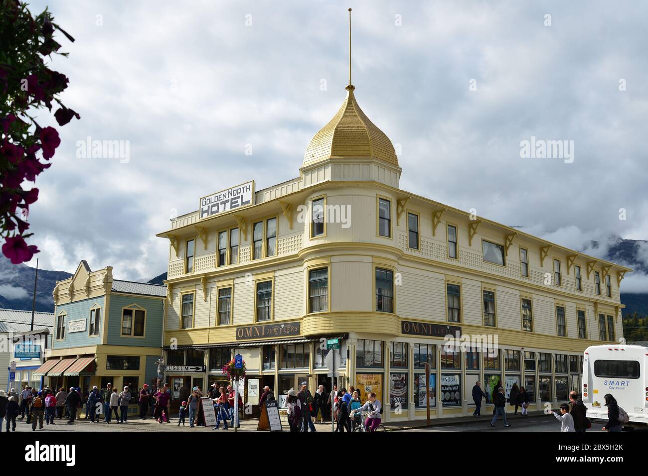 Das Golden North Hotel, an der Ecke Broadway und 3rd Avenue, Skagway, Alaska, USA, August 2019. Stockfoto