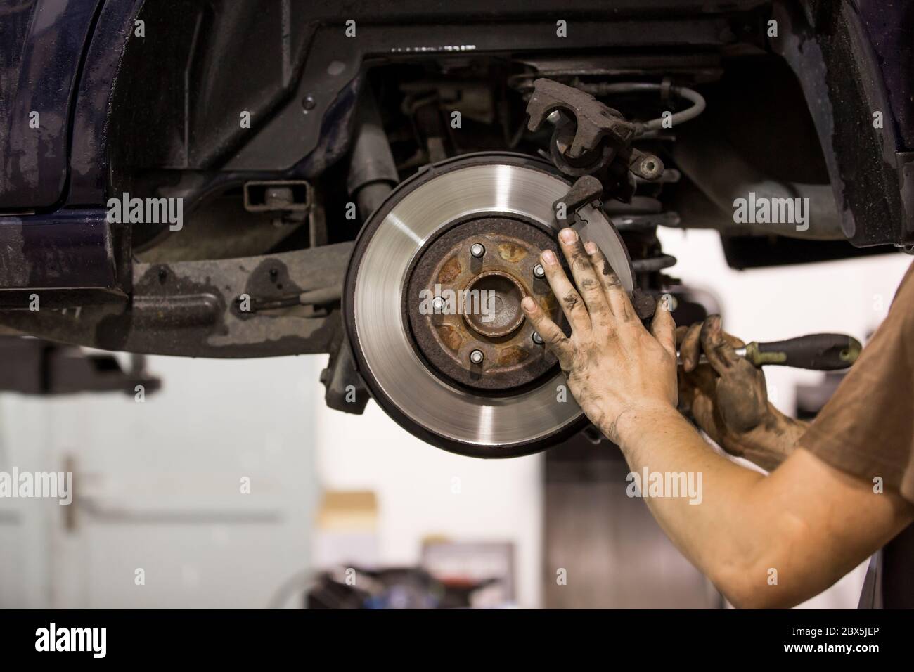 Kfz-Mechaniker Ersatz Pads für Auto Pause, Transport-Konzept, Auto-Service-Center Stockfoto