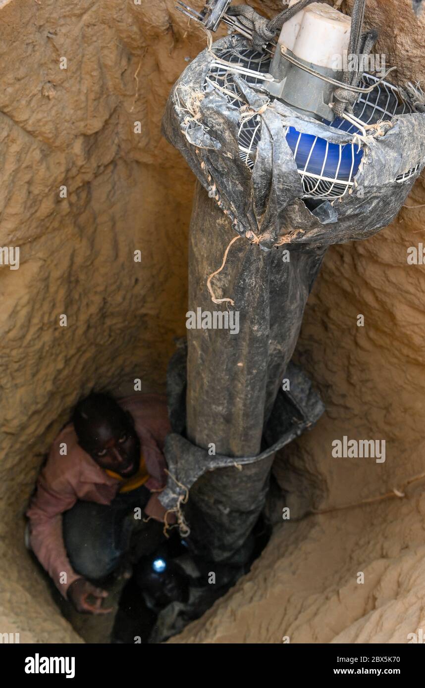 MALI, Kayes, Sadiola, handwerklicher Goldbergbau im Camp SIRIMANA / Klein-Goldbergbau Stockfoto