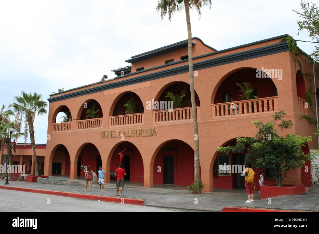 Hotel California, Todos Santos, Baja California. Vorderansicht des Hotels als Quelle der Inspiration für das berühmte Lied von Eagles. Stockfoto