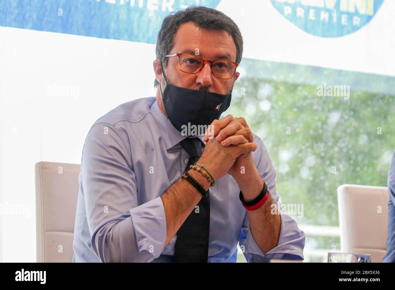 Matteo Salvini leder von der Liga, während der Pressekonferenz in der Villa Vittoria in Neapel                                Matteo Salvini leder von der Liga, während der Pressekonferenz in der Villa Vittoria in Neapel Stockfoto