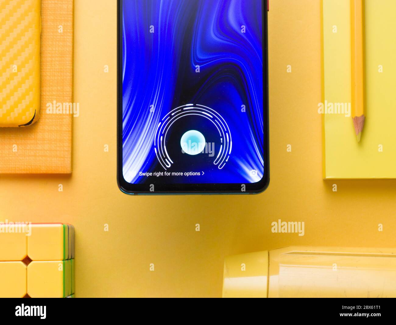 Fingerabdrucksensor auf dem Display des neuen Telefonvorratsbildes. Stockfoto