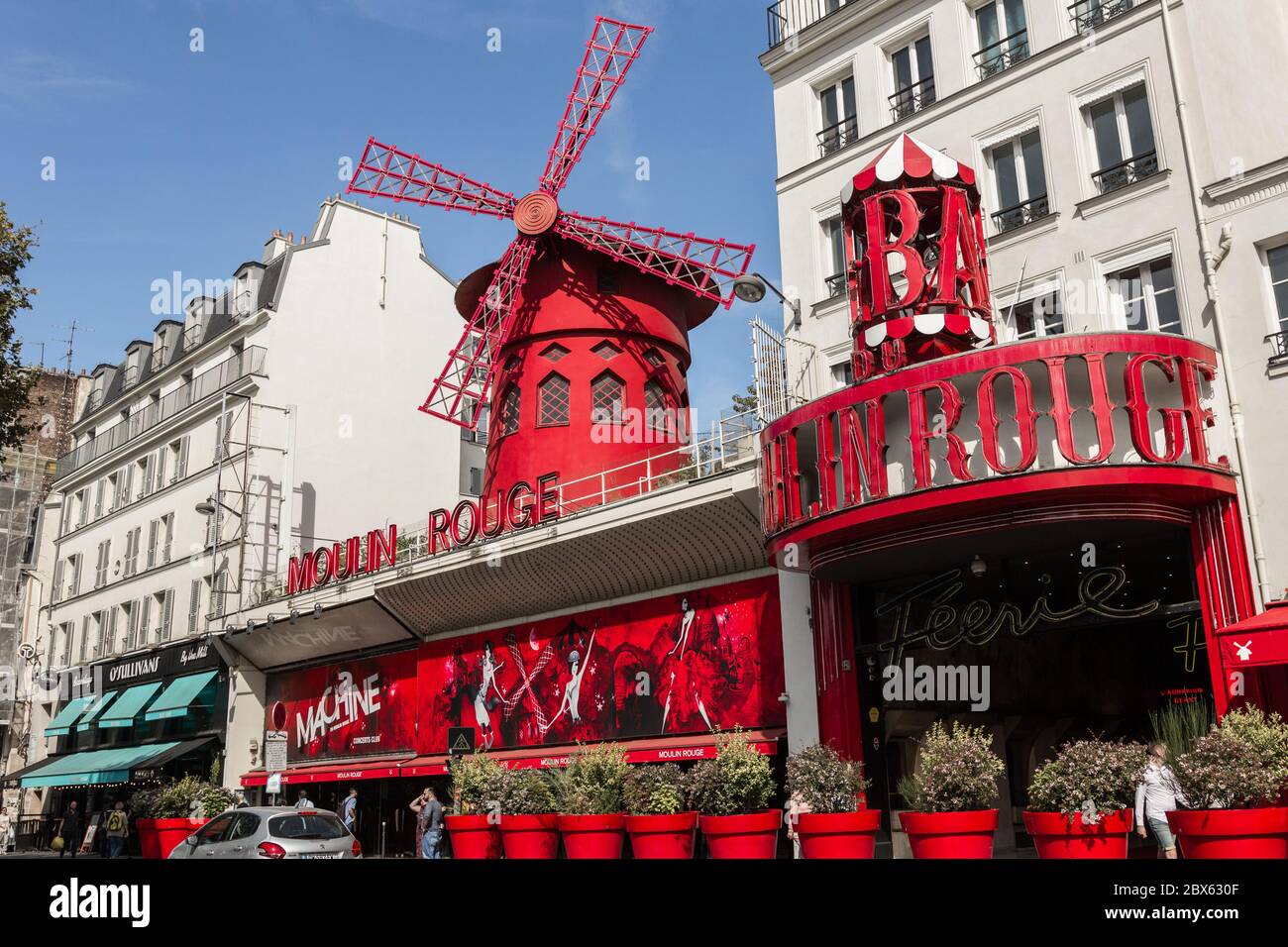 Moulin Rouge, Paris, Frankreich. In der Nähe von Montmartre, dem berühmten französischen Kabarett, in Pigalle, 18. Bezirk. Stockfoto