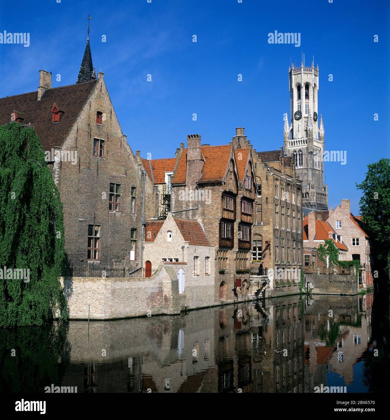 Rozenhoedkaai und der Belfried Stockfoto