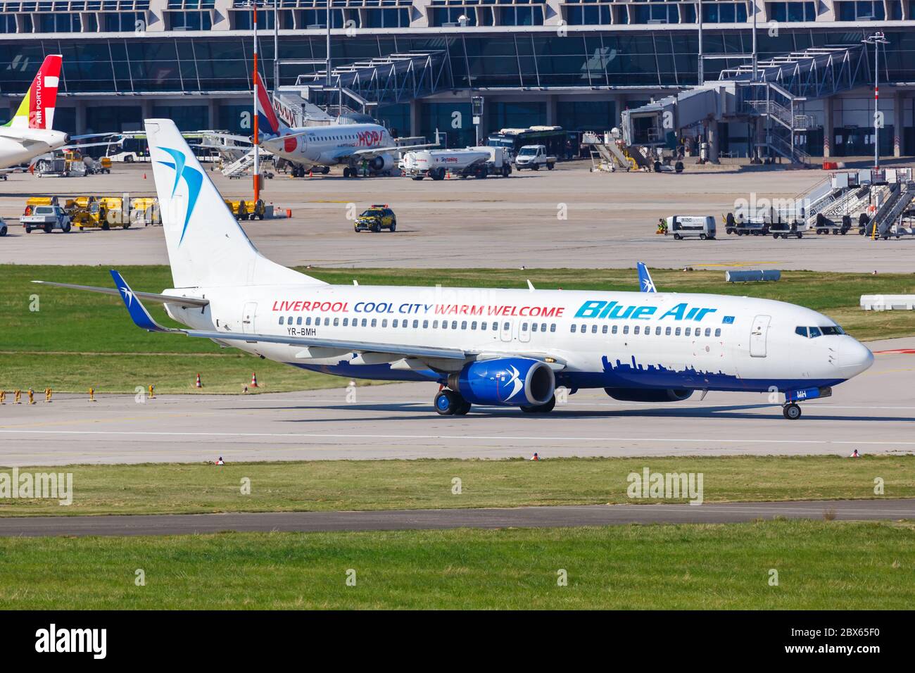 Stuttgart, Deutschland - 15. September 2019: Blue Air Boeing 737-800 Flugzeug am Flughafen Stuttgart STR in Deutschland. Boeing ist ein amerikanischer Flugzeughersteller Stockfoto