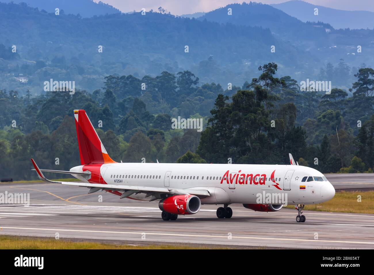 Medellin, Kolumbien - 27. Januar 2019: Avianca Airbus A321 Flugzeug am Flughafen Medellin Rionegro MDE in Kolumbien. Airbus ist eine europäische Flugzeugmanufazrat Stockfoto