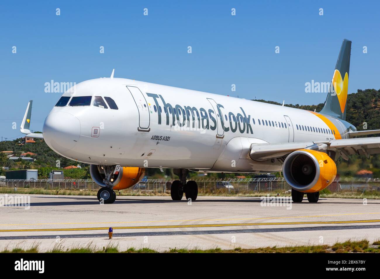 Skiathos, Griechenland - 30. Juli 2019: Thomas Cook Airlines Scandinavia Airbus A321 Flugzeug am Skiathos Flughafen (JSI) in Griechenland. Airbus ist eine europäische airc Stockfoto