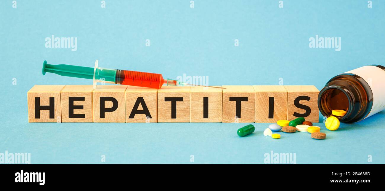 Holzblock Form das Wort HEPATITIS. Medizinisches Konzept. Stockfoto