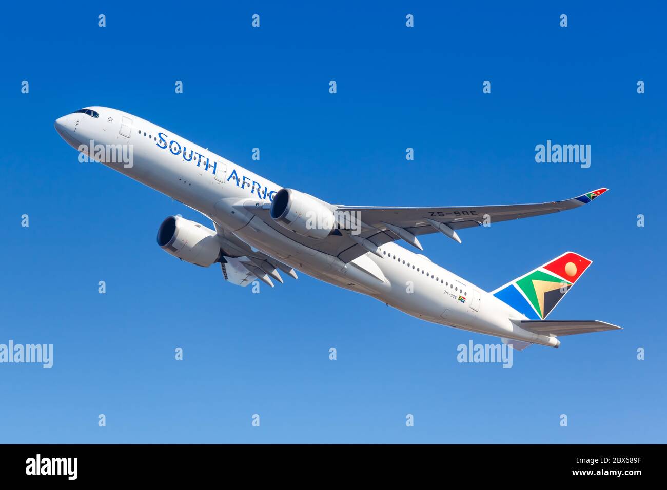 New York City, New York - 1. März 2020: South African Airways Airbus A350-900 Flugzeug am New York JFK Airport (JFK) in New York. Airbus ist eine Europea Stockfoto