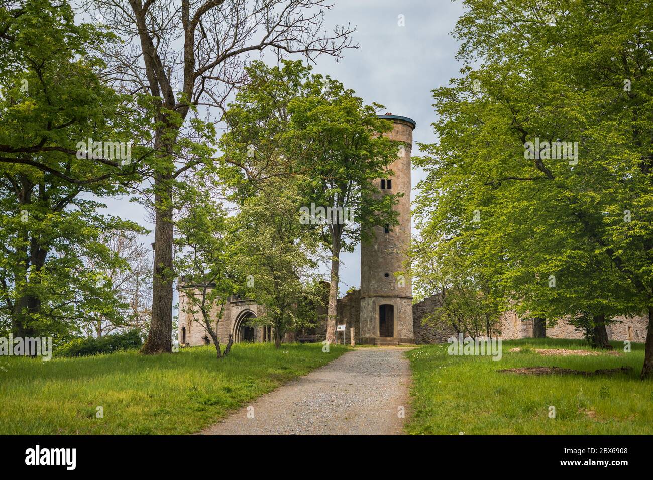 HOF, DEUTSCHLAND - UM DEN MAI 2020: Die Ruine Theresienstein von Hof, Bayern, Deutschland Stockfoto