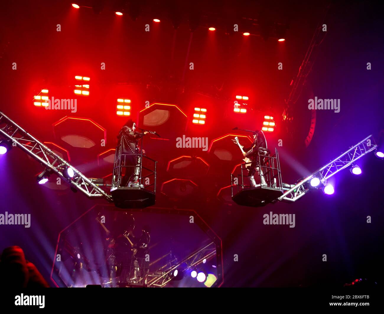 Die Rockgruppe Kiss spielte 2019 auf ihrer Road World Tour in London, England. Gene Simmons und Eric Thayer. Stockfoto