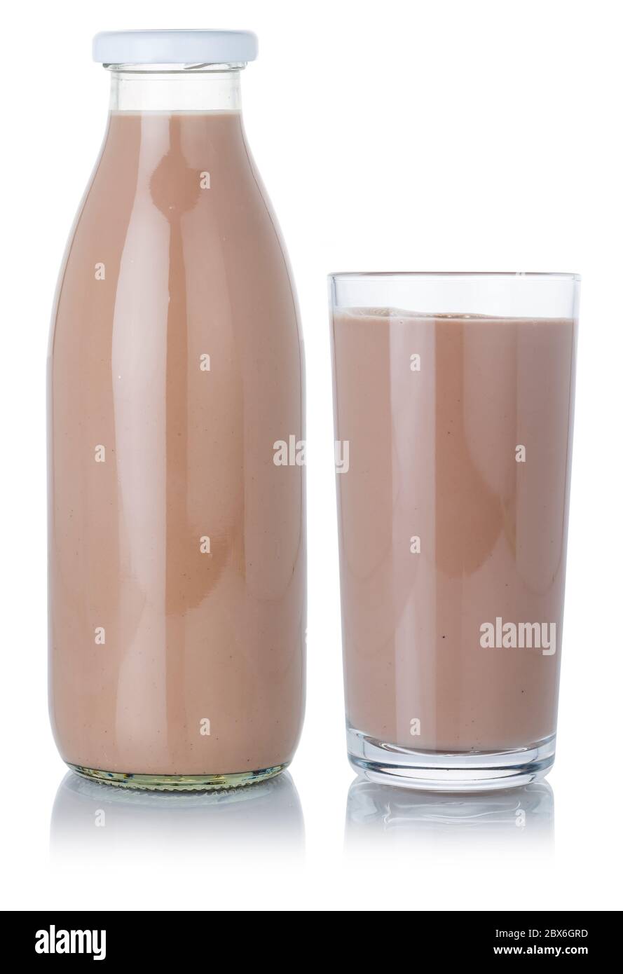Schokolade Milchshake Milchshake Glas und Flasche auf weißem Hintergrund isoliert Stockfoto