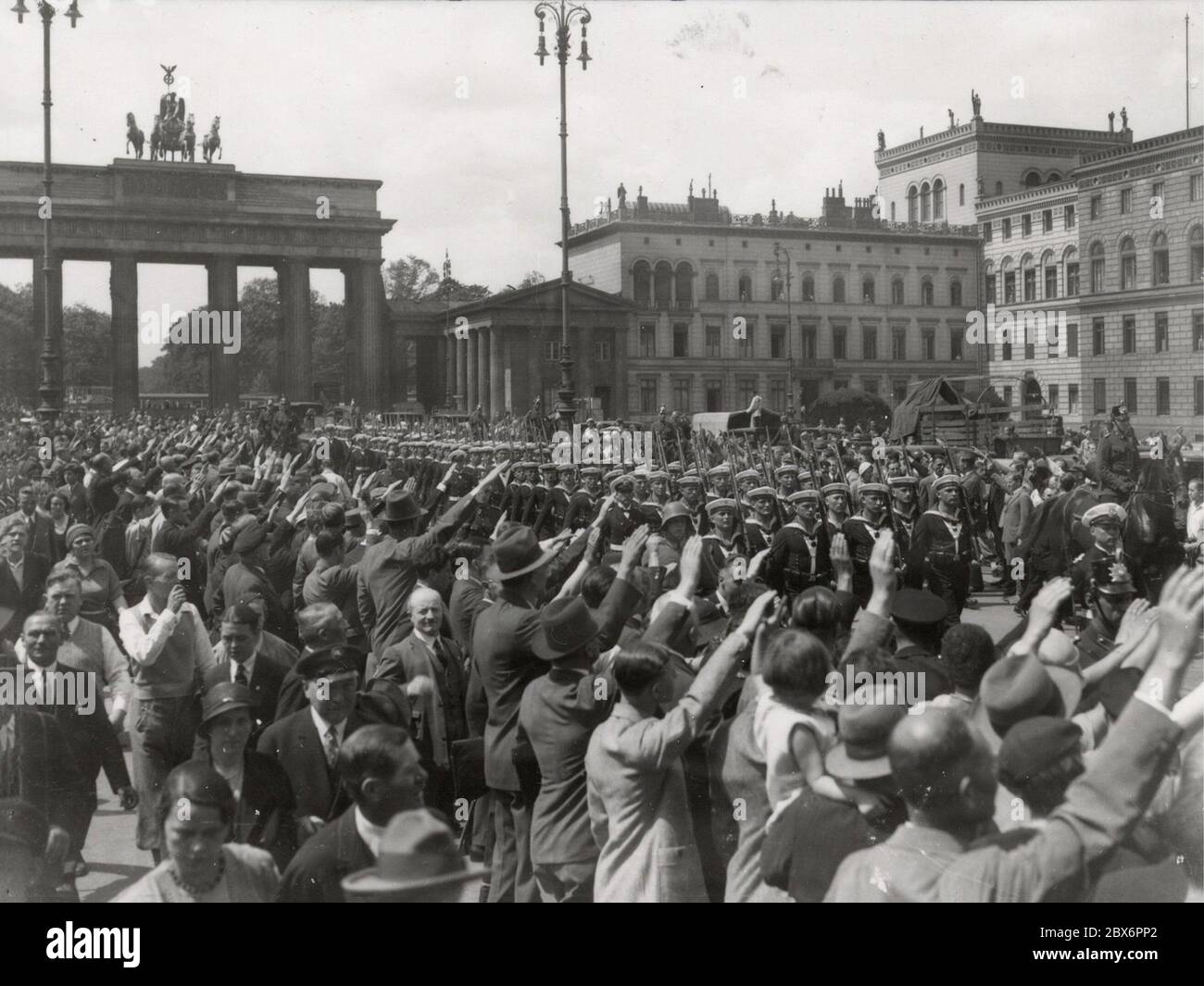 Gedenktag für die Schlacht von Skaggerrak. Eintritt der Navy Honor Guard Heinrich Hoffmann fotografiert 1933 Adolf Hitlers offizieller Fotograf und ein Nazi-Politiker und Verleger, der ein Mitglied des intime Kreis Hitlers war. Stockfoto