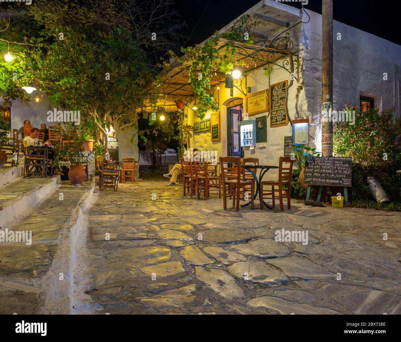 Enge Straßen von Hora, Nacht. Amorgos Island. Kykladen, Griechenland Stockfoto