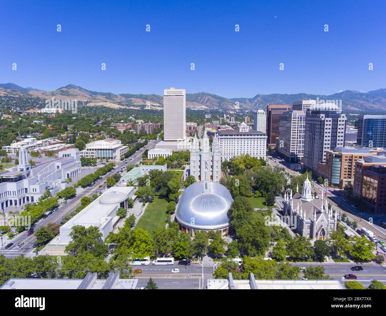 Luftaufnahme des Temple Square, einschließlich Salt Lake Temple, LDS Church Office Building in der Innenstadt von Salt Lake City, Utah, USA. Stockfoto