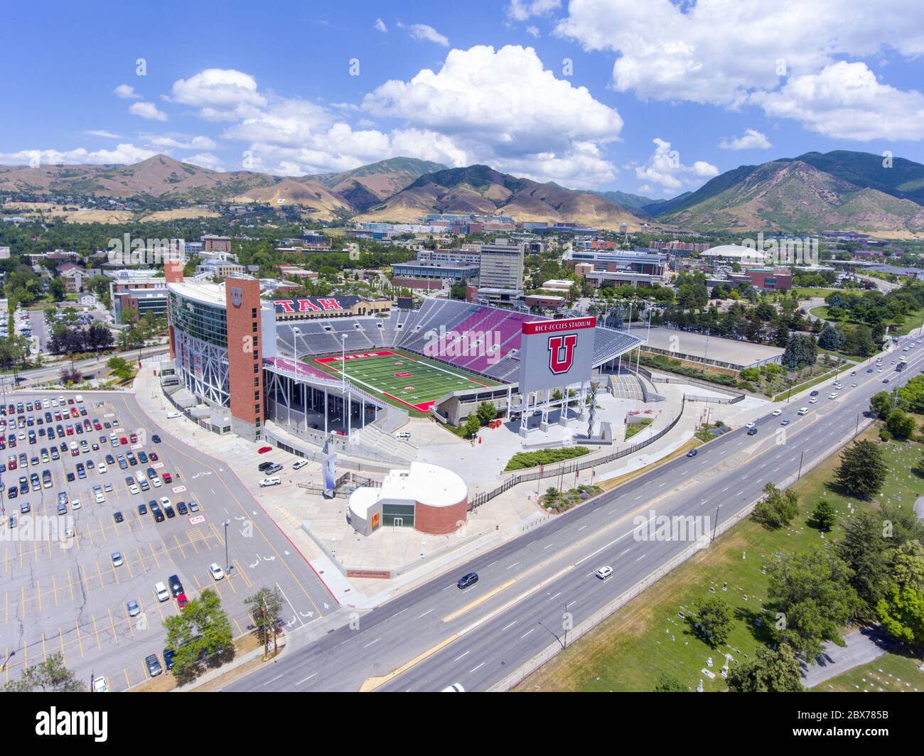 Luftaufnahme des Rice-Eccles Stadions in der University of Utah in Salt Lake City, Utah, USA. Es ist die Heimat von Utah Utes und diente als das Hauptstadion. Stockfoto