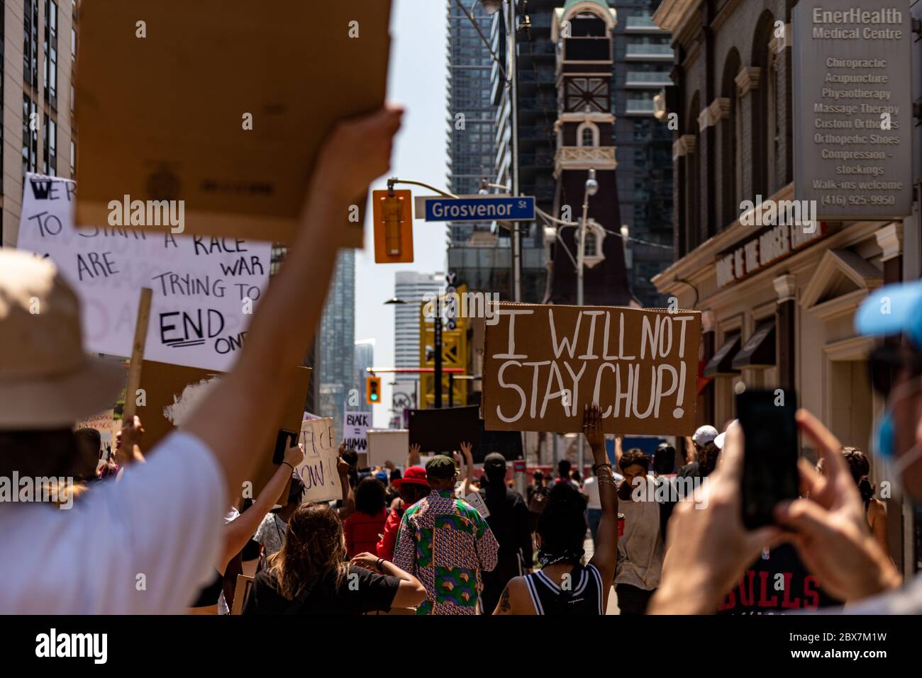 Black Lives Matter Rallye von 3000 - 5000 Menschen marschieren in Toronto Ontario Stockfoto