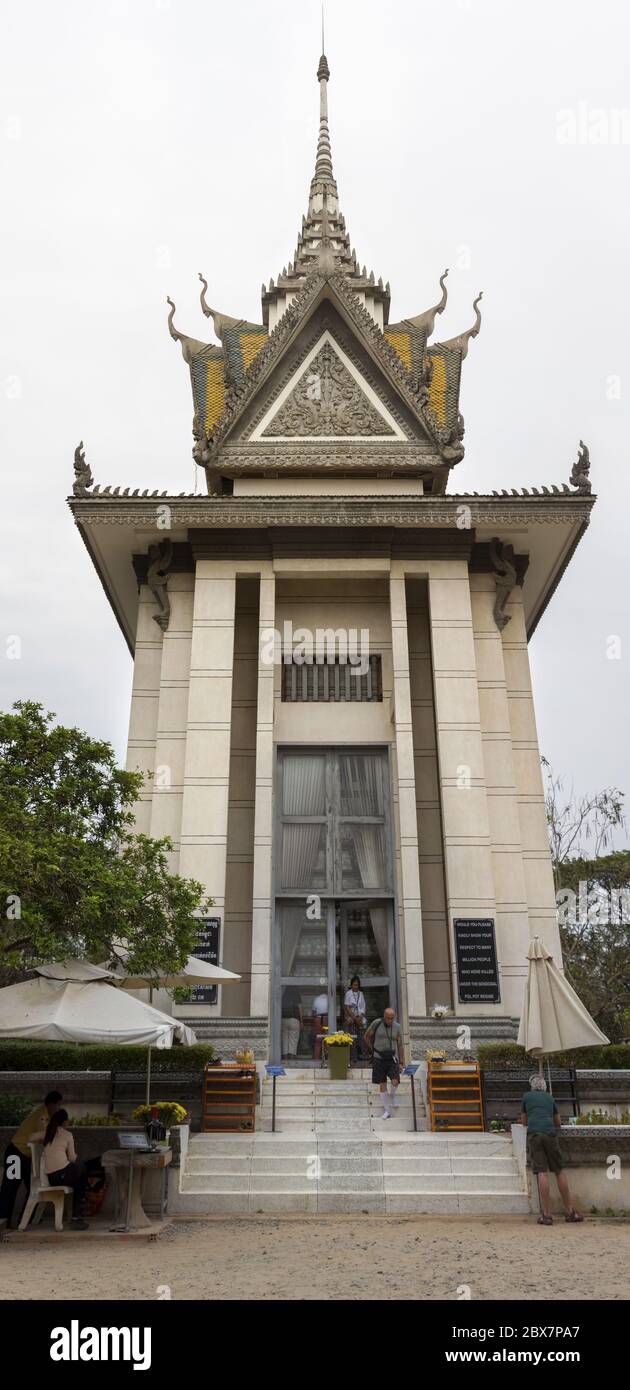 Choeung Ek Monument Memorial Building, ein Ort der ehemaligen Orchard und Tötungsfelder Massengrab der Opfer der Roten Khmer in der Nähe von Phnom Pehn, Kambodscha Stockfoto