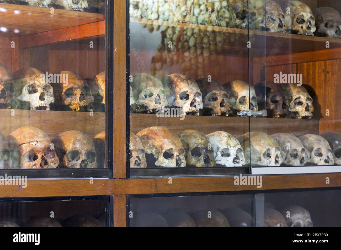 Gefangene menschliche Schädel Tuol Sleng Kriegsverbrechen Genozid Museum, benutzt vom Sicherheitsgefängnis des Roten Khmer Regimes. Phnom Penh Kambodscha Historic Killing Fields Stockfoto