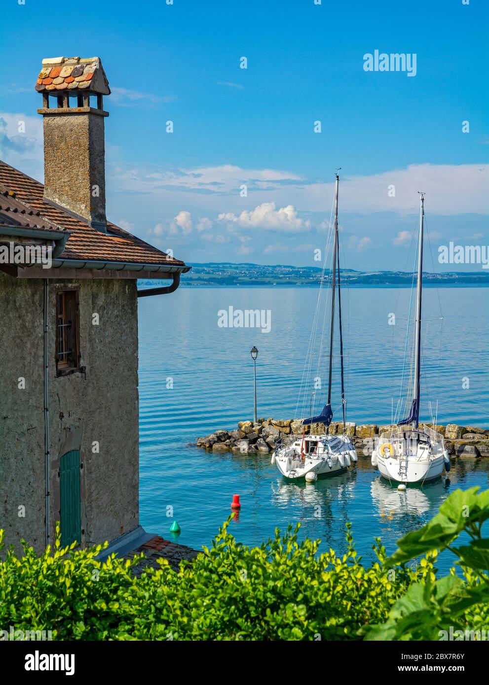 Frankreich, Yvoire, Port des Pecheurs, Genfersee (Lac Leman), Segelboote Stockfoto