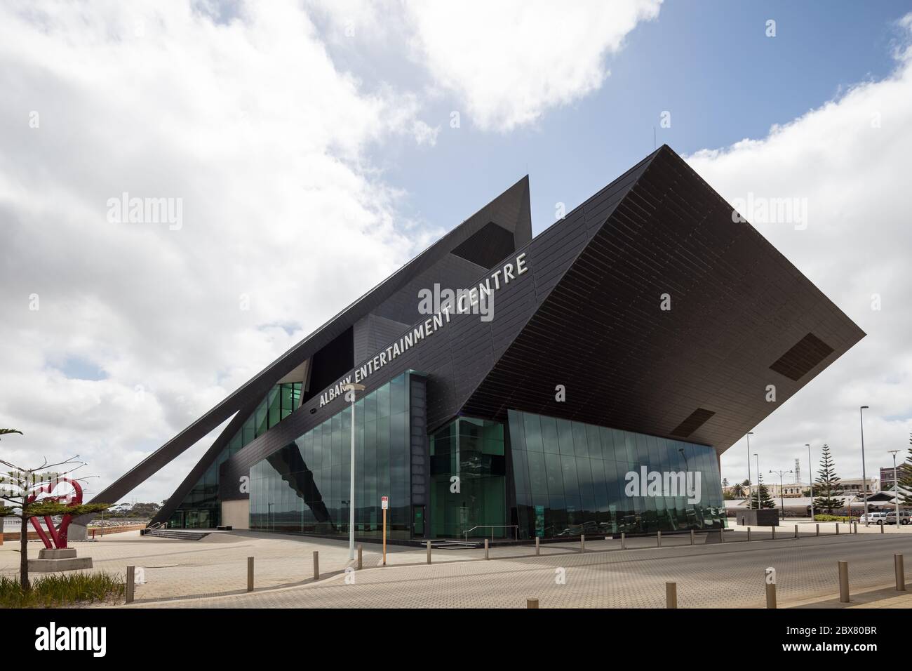Albany Western Australia 10. November 2019 : Blick auf die moderne Architektur, die das Albany Entertainment Center in Western Australia umfasst Stockfoto