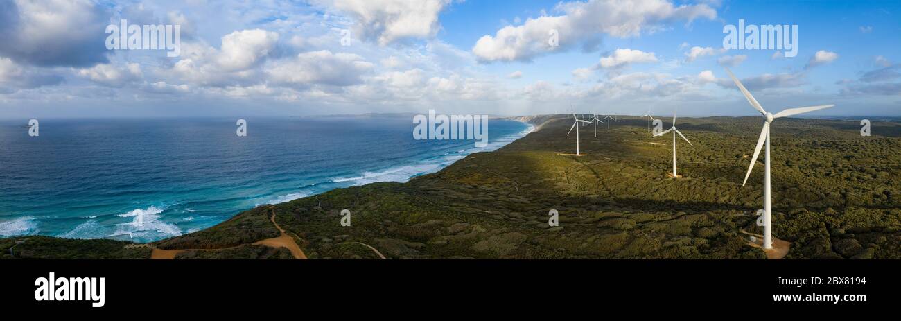 Panorama-Luftaufnahme des Windparks Albany, der ursprünglich 2001 in Betrieb genommen wurde, kostet heute 18 Turbinen, die 80 Prozent des Stroms produzieren Stockfoto