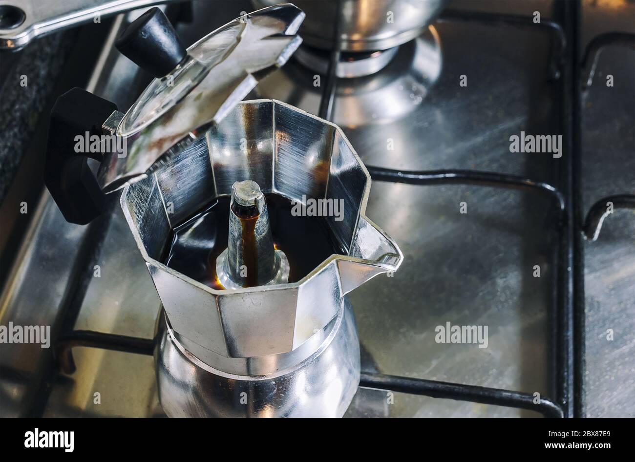 Die italienische Kaffeemaschine (Moka-Kaffeemaschine) - Breca, Macchinetta Stockfoto
