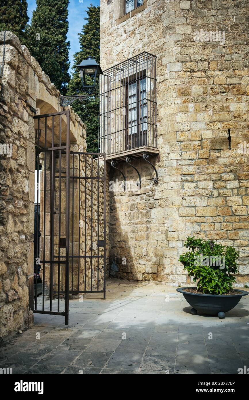 Eingang zum Kloster romanesque der SX in Sant Cugat del .Vallés - Provinz Barcelona, Katalonien, Spanien Stockfoto