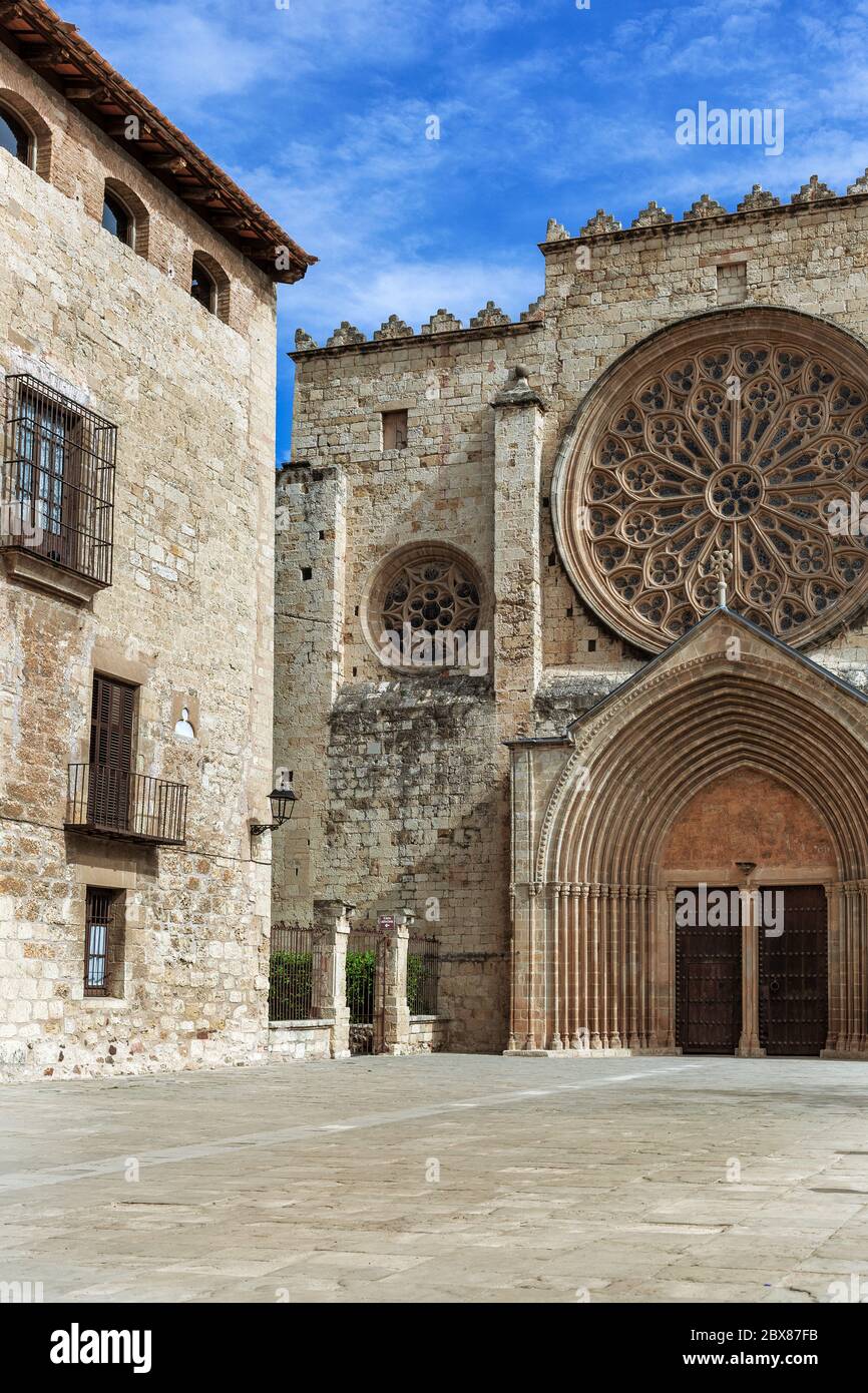 Eingang zum Kloster romanesque der SX in Sant Cugat del .Vallés - Provinz Barcelona, Katalonien, Spanien Stockfoto