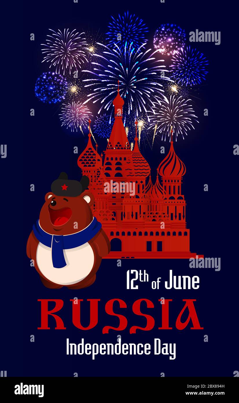 Russland Unabhängigkeitstag. 12 Juni. Silhouette der Basilius-Kathedrale auf dem Roten Platz in Moskau. Braunbär in Hut und Schal. Feuerwerk. Stockfoto