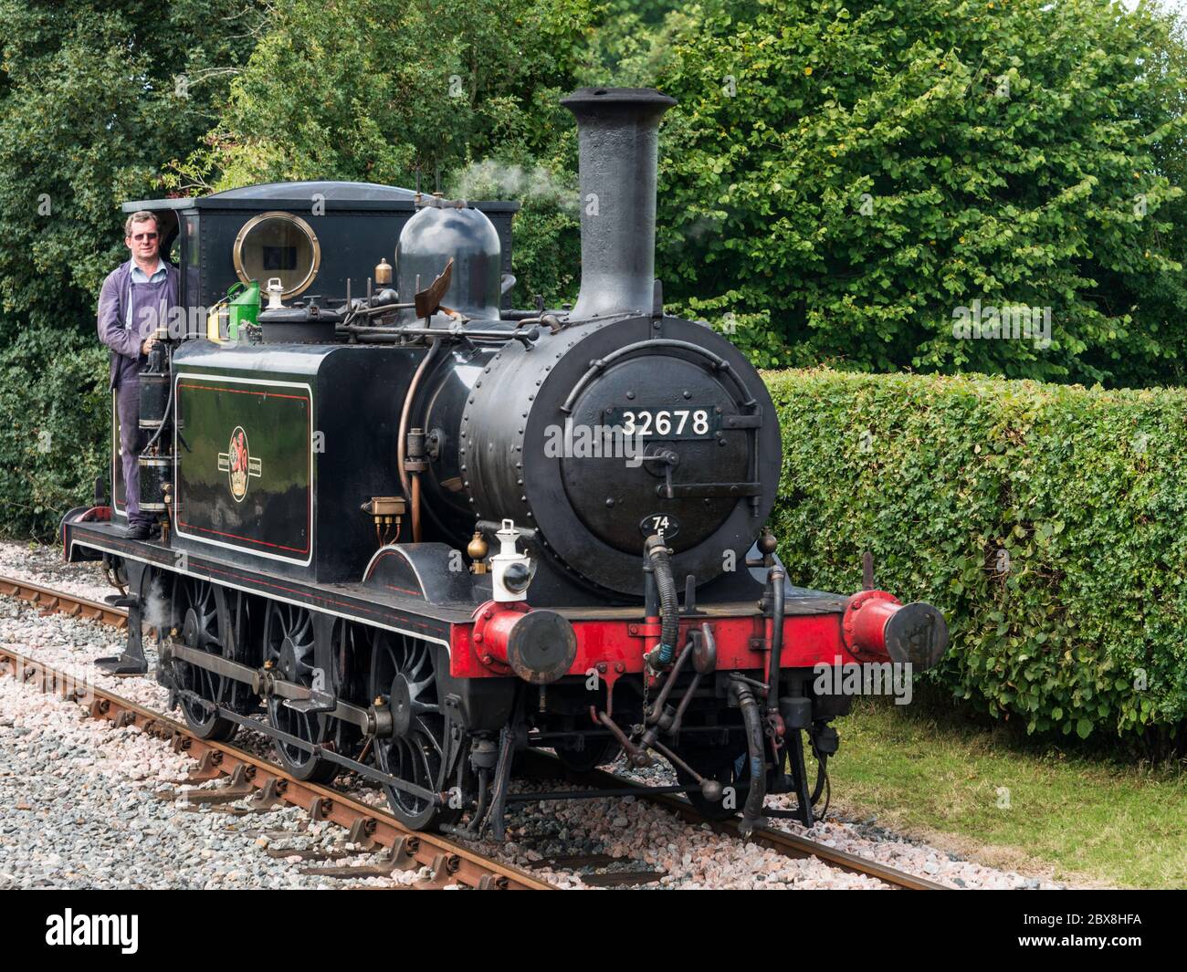 'Knowle' ist eine Dampflokomotive, die 1880 in Brighton gebaut wurde, ursprünglich LBSCR Nr. 78 und jetzt auf der Kent and East Sussex Railway, England, UK, betrieben wird. Stockfoto