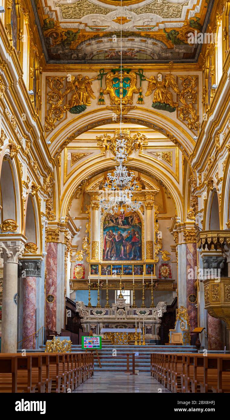 Innenschiff der Kathedrale von Matera Altstadt, UNESCO-Weltkulturerbe, Kulturhauptstadt Europas 2019. Basilicata, Italien Stockfoto