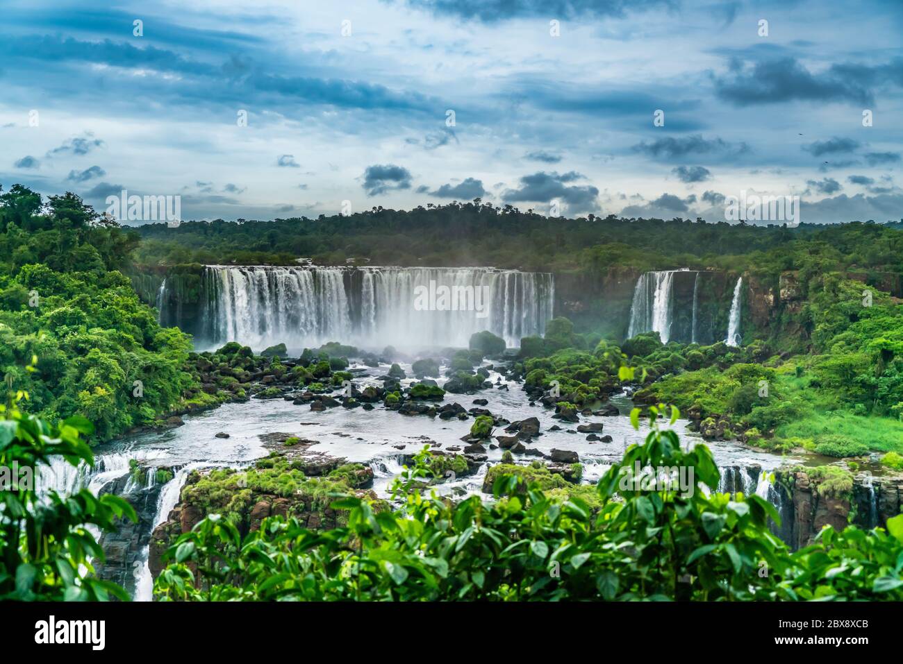 Teil der Iguazu Fälle von der brasilianischen Nationalpark gesehen Stockfoto