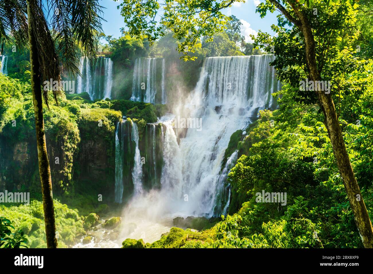 Teil der Iguazu Wasserfälle vom Argentinischen Nationalpark aus gesehen Stockfoto