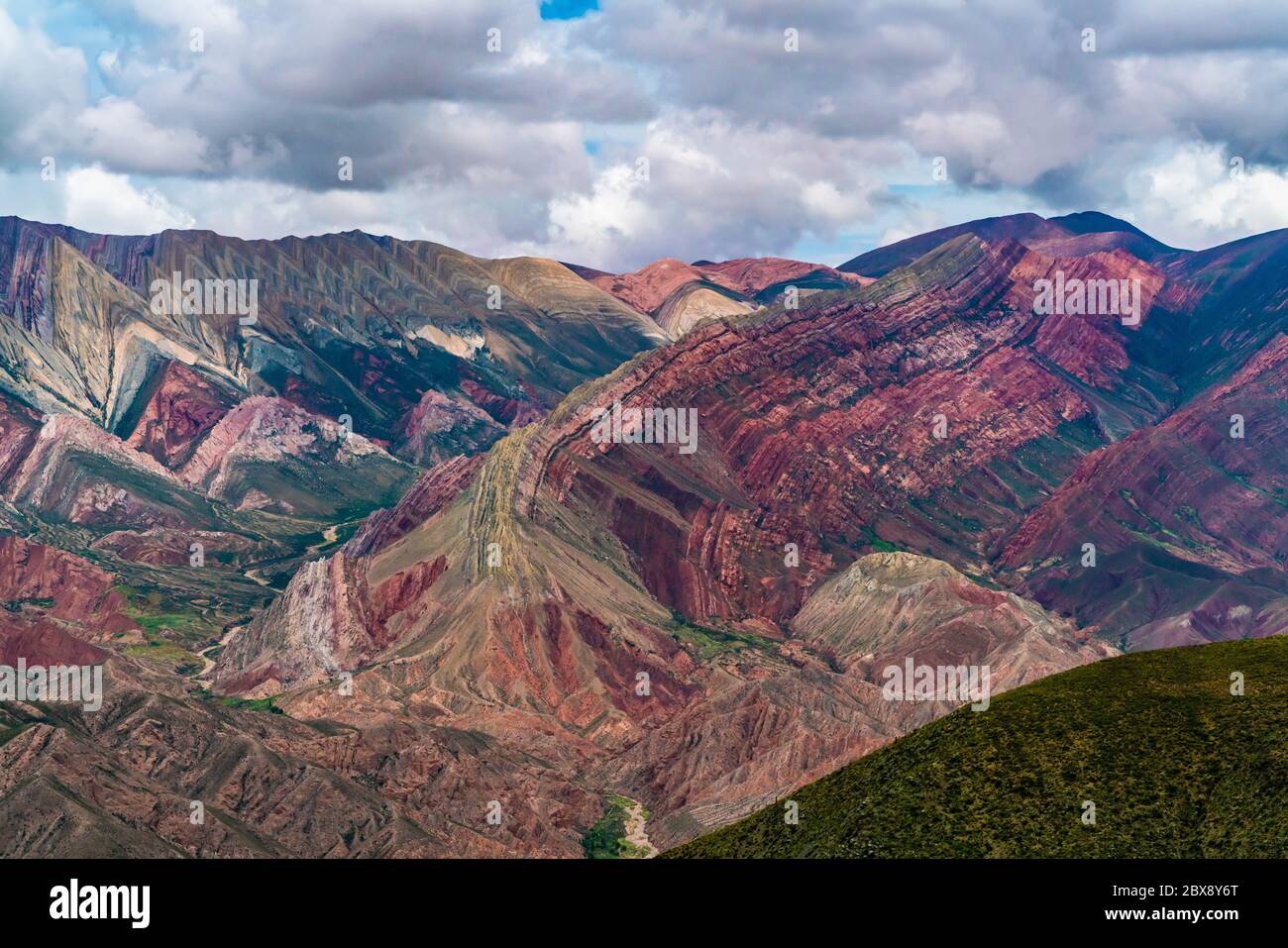 Der berühmte Mirador Hornocal aka Moutain von 14 Farben in der Nähe von Humahuaca, Salta in Argentinien Stockfoto