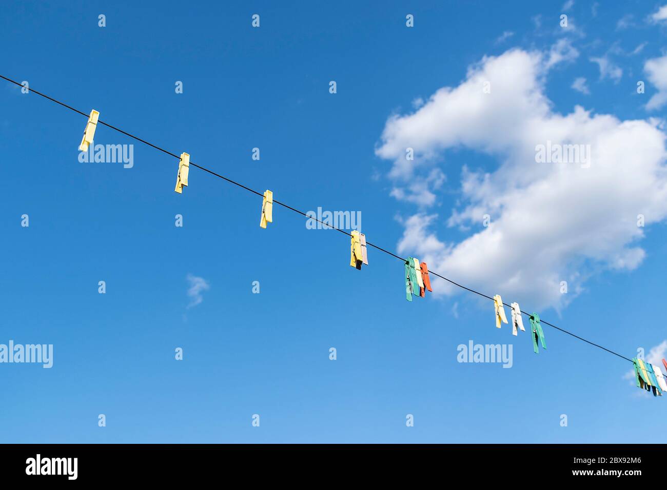 Waschen - Linie im offenen Raum unter dem Himmel Stockfoto