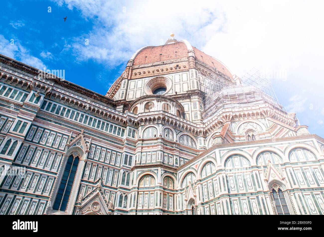 Detailansicht von Florenz Catherdal, Cattedrale di Santa Maria del Fiore oder Il Duomo di Firenze, mit ornamentalen Mosaiken, Firenze, Toskana, Italien. Stockfoto