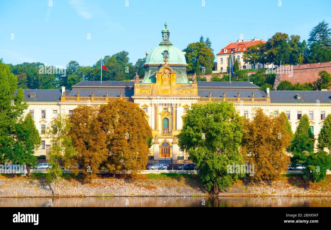 Straka Akademie, Sitz der Regierung der Tschechischen Republik, Prag. Stockfoto