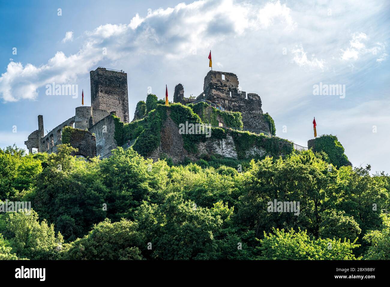 Ruine der Burg Metternich in Beilstein, Rheinland-Pfalz, Deutschland. Burgruine Metternich in Beilstein, Rheinland-Pfalz, Deutschland Stockfoto