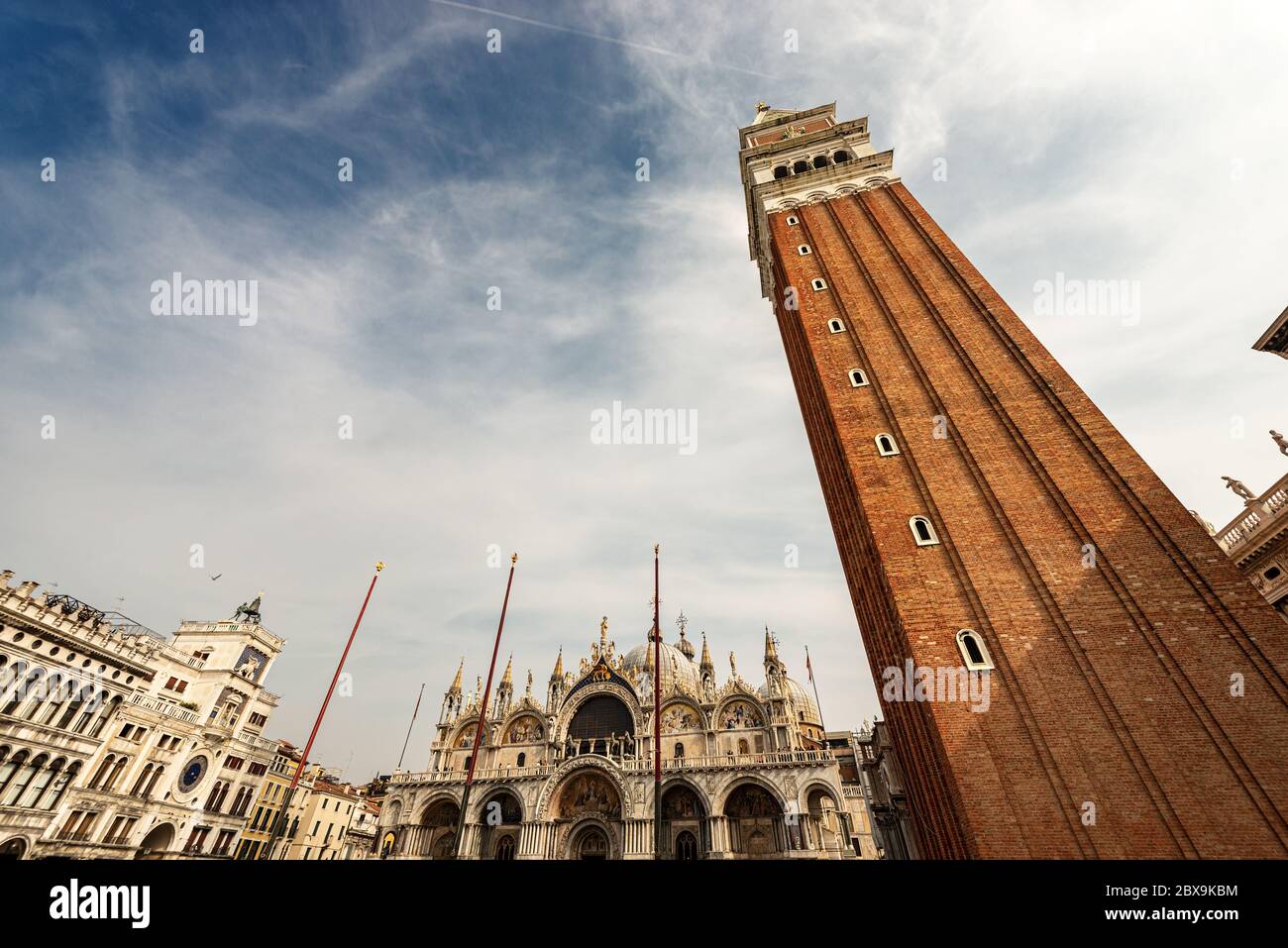 Venedig Italien, Piazza San Marco (Markusplatz) mit dem Glockenturm (Campanile) und der Basilika und Kathedrale, Venetien, Italien, Europa Stockfoto