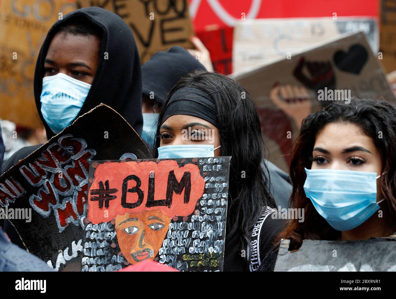 Leicester, Leicestershire, Großbritannien. Juni 2020. Protestler besuchen eine "Black Lives Matter" Demonstration nach dem Tod von American George Floyd, während in der Obhut der Minneapolis-Polizei. Credit Darren Staples/Alamy Live News. Stockfoto