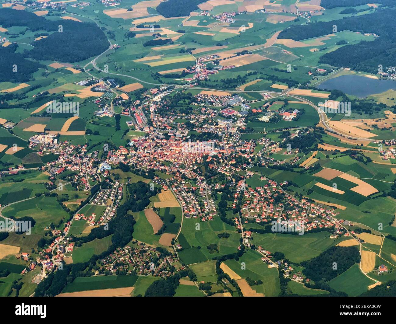 Bayerische Landschaft von einem Propellerflugzeug aus gesehen Stockfoto