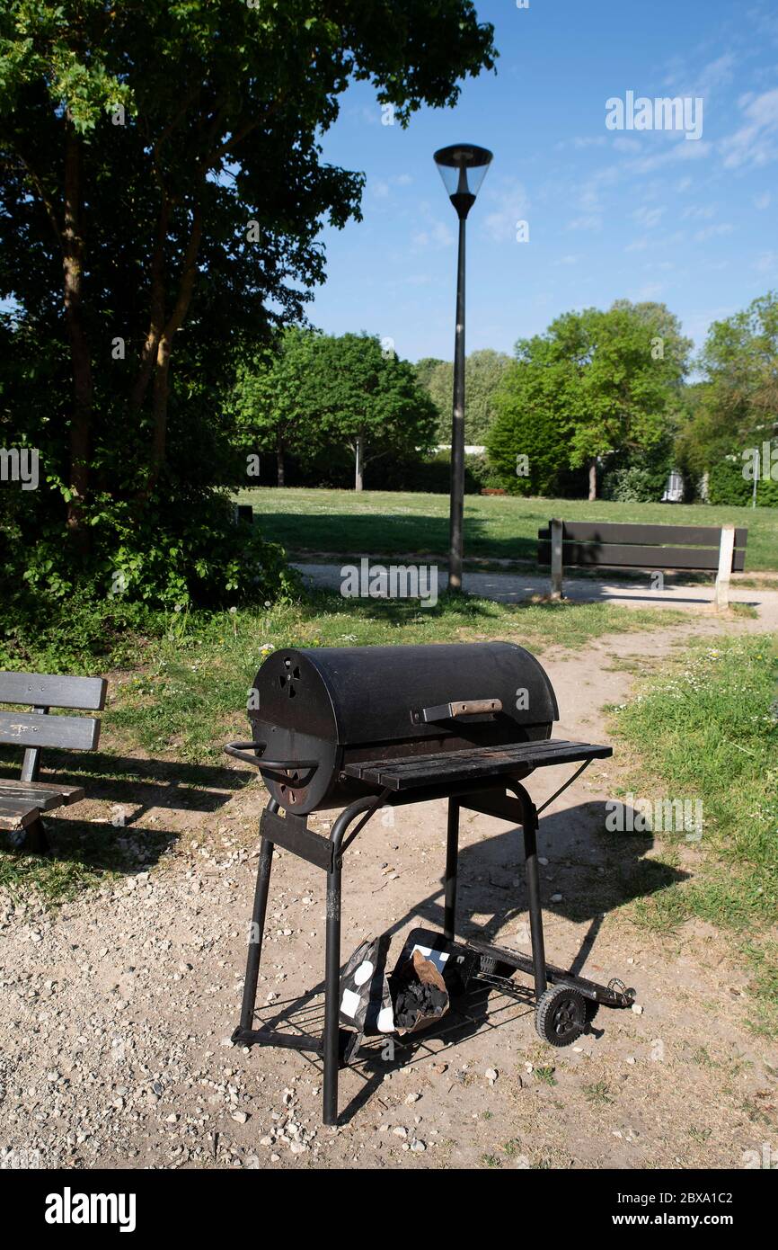 Barbecue in einem Park mitten in der Natur Stockfoto