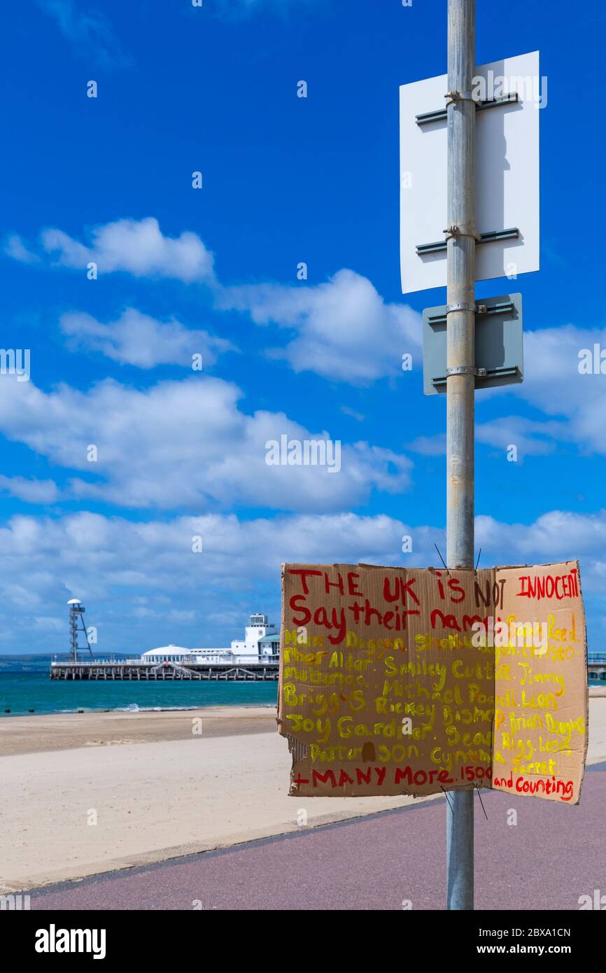 Das Vereinigte Königreich ist nicht unschuldig, sagen ihr Namensschild für Black Lives Matter, BLM, Anti-Rassismus-Protest in Bournemouth, Dorset UK im Juni Stockfoto